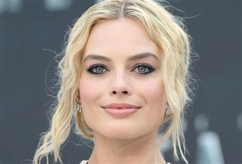 Interview With Margot Robbie, The New Face Of CHANEL N°5